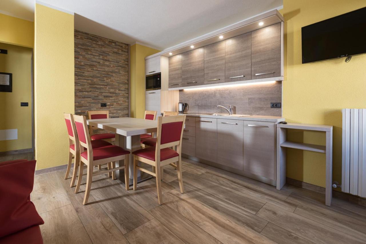 Baita Belvedere - Appartamenti Abar Livigno Bagian luar foto